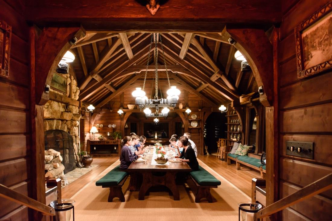 A private chef Kora Main-Lodge-Dining-Room-with-Guests-1100x734