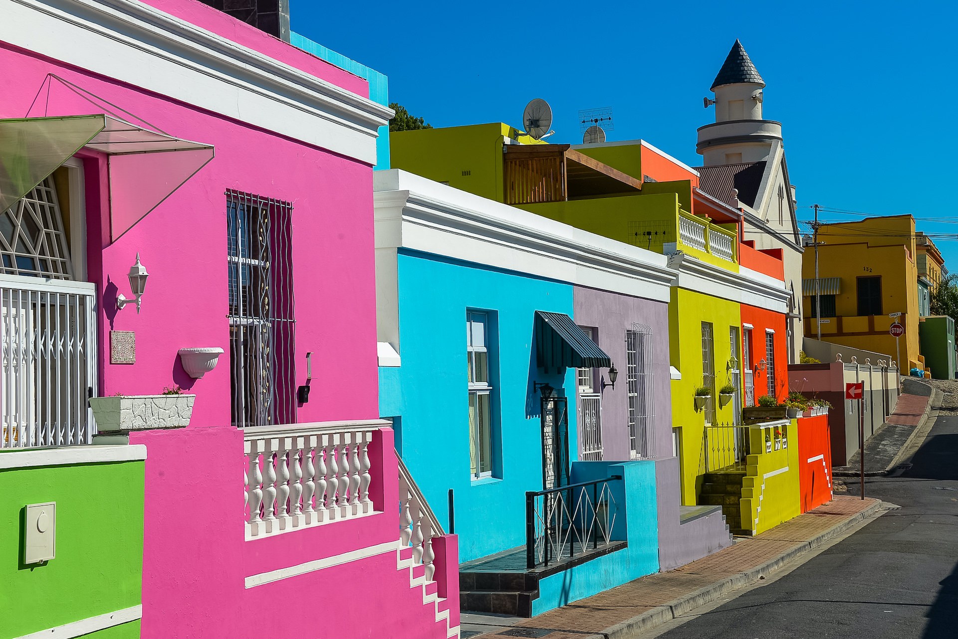 EXPLORE CAPE TOWN ON FOOT shutterstock_480719617