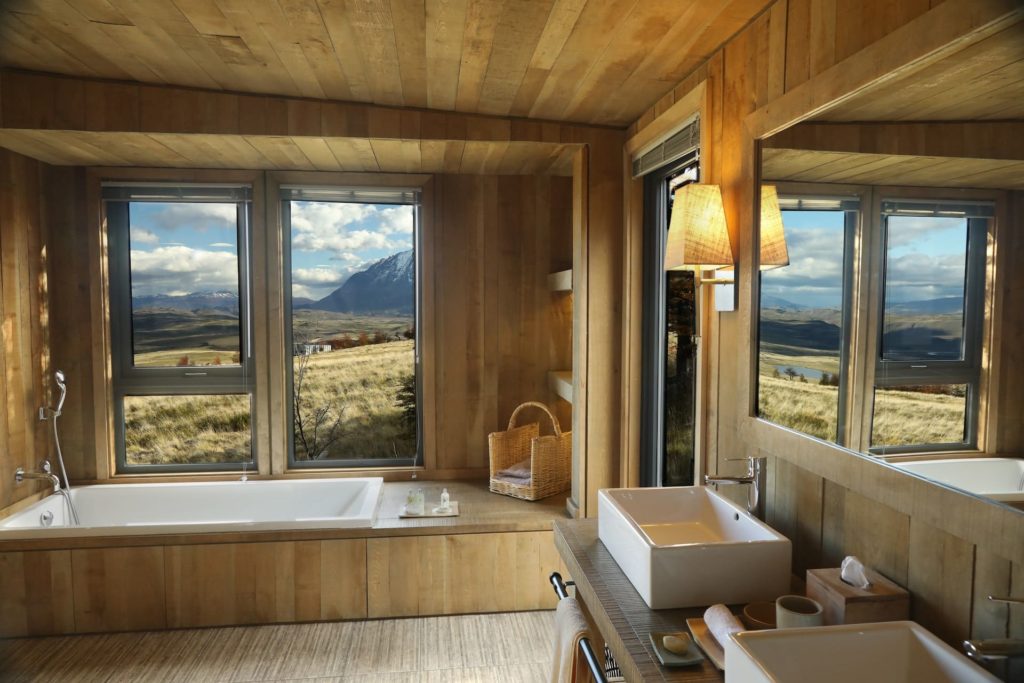 Awasi Patagonia - Interiors - Standard Villa Bathroom View-min