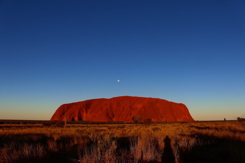 Uluru.jason-h-IKlpLl7HVo0-unsplash