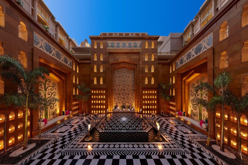 Courtyard-Panormic-The-Leela-Palace-Udaipur-2048x1152
