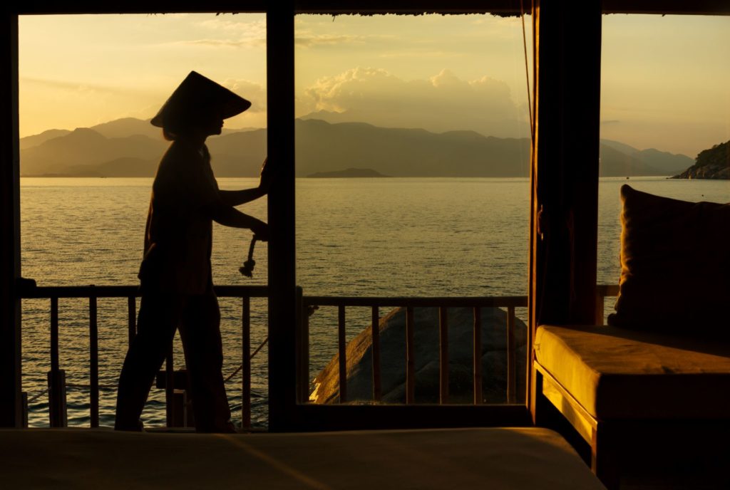 SSNVB-Host-sliding-door