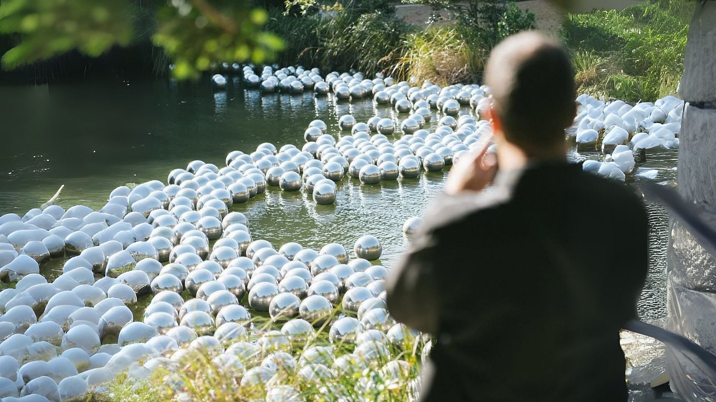 Hundreds of mirrored steel spheres floating on a pond in Yayoi Kusama’s Narcissus Garden installation